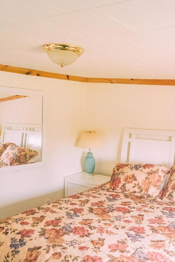 Nordet Motel Saint Georges De Malbaie Eksteriør billede
